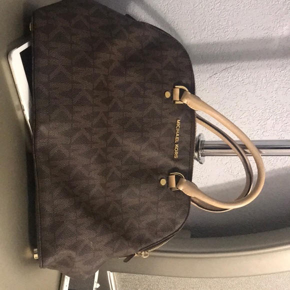 MK purse - Picture 1 of 1